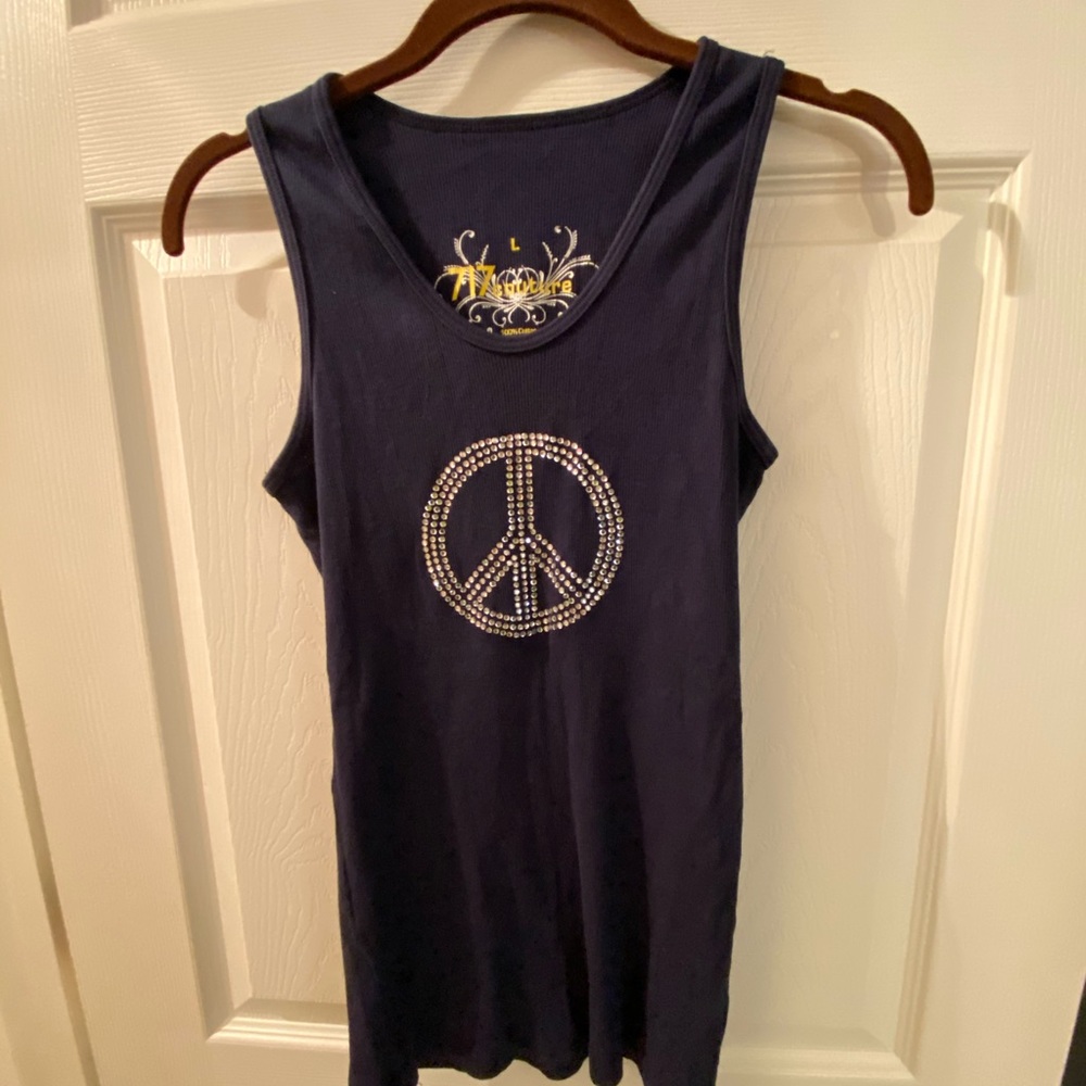 Navy blue tank top with rhinestone ☮️